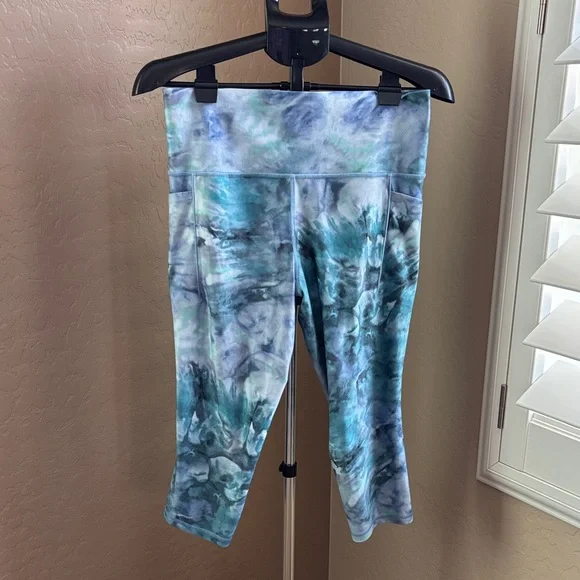 ATHLETA 🩵💙 Salutation Stash Pocket II Capri - Picture 2 of 8